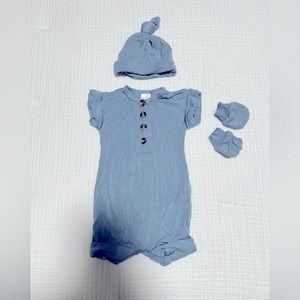 Lou Lou & Company Leo Romper, Knotted Hat, and No Scratch Mittens, Newborn Size